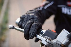 Cómo elegir los mejores guantes para tu moto