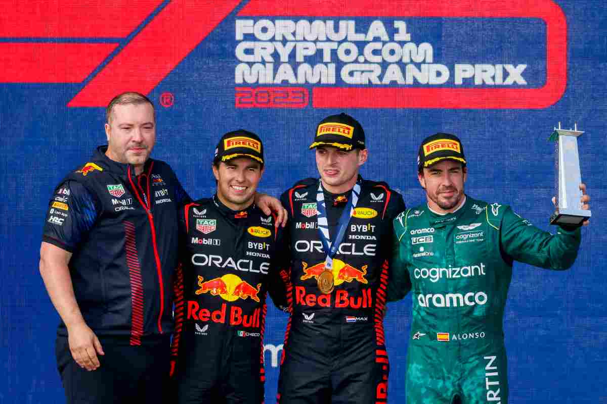 Fernando Alonso Verstappen Red Bull Aston Martin fichaje podio F1